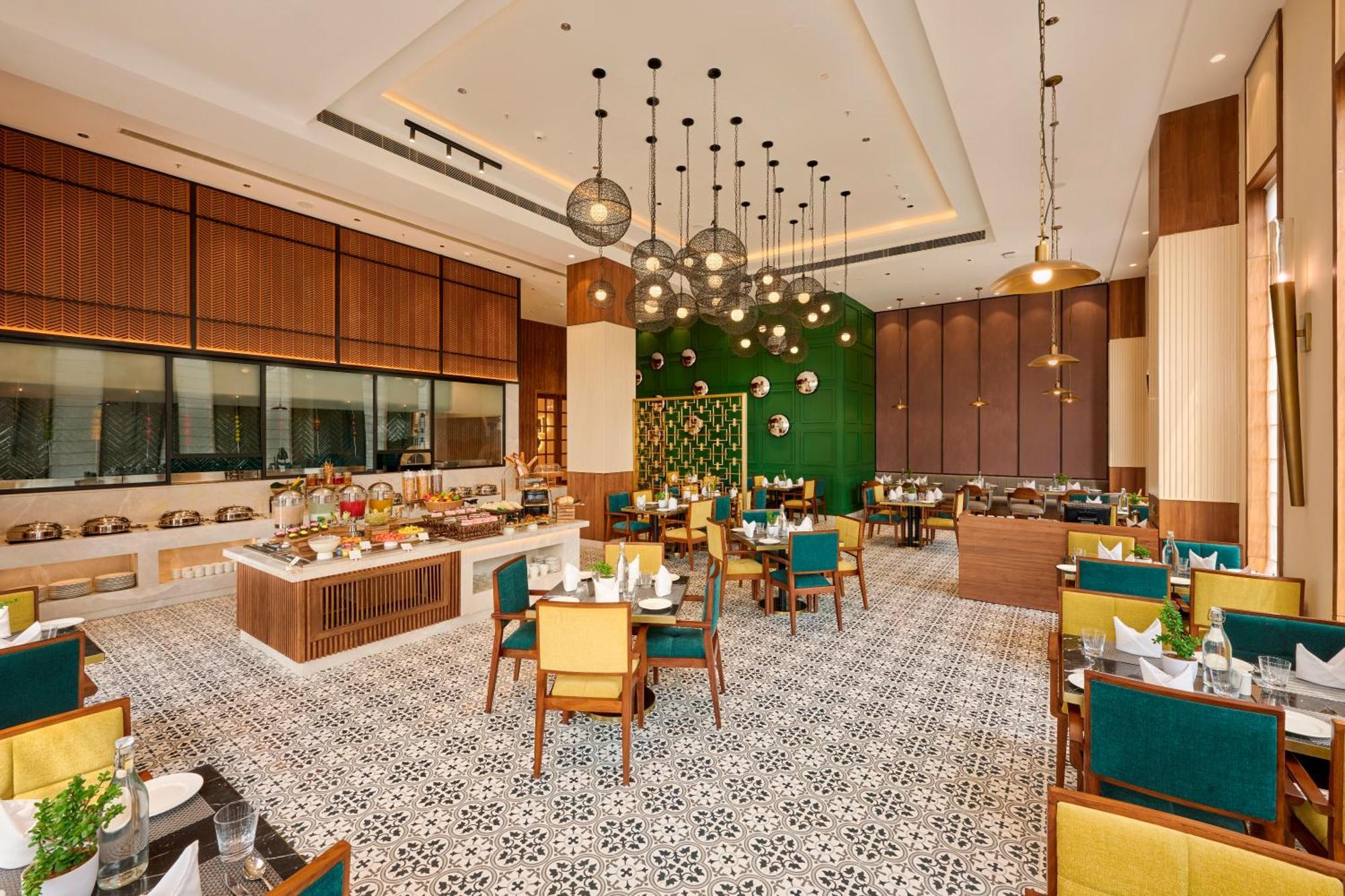 גורגאון Iris Sarovar Portico מראה חיצוני תמונה
