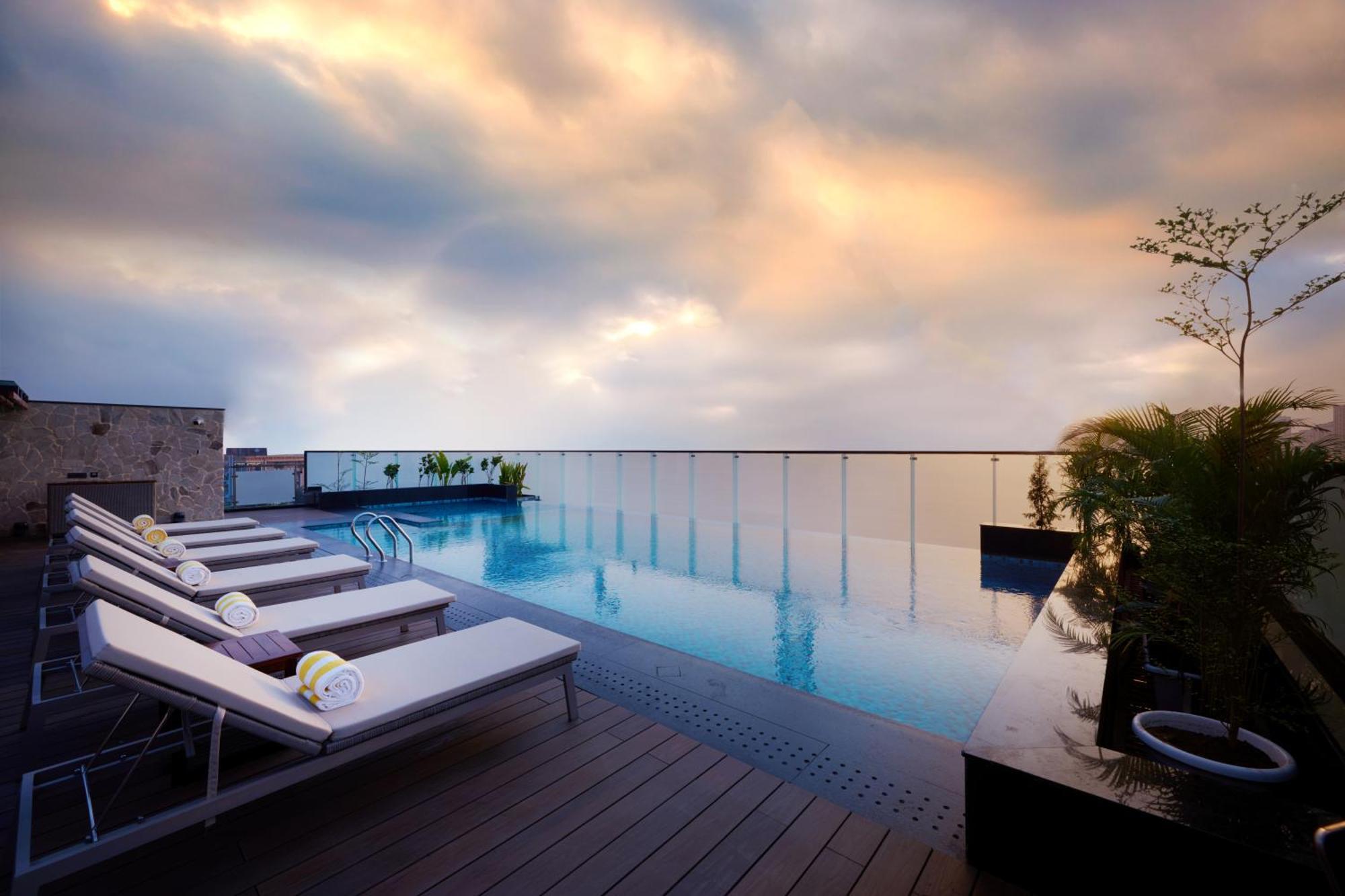 גורגאון Iris Sarovar Portico מראה חיצוני תמונה
