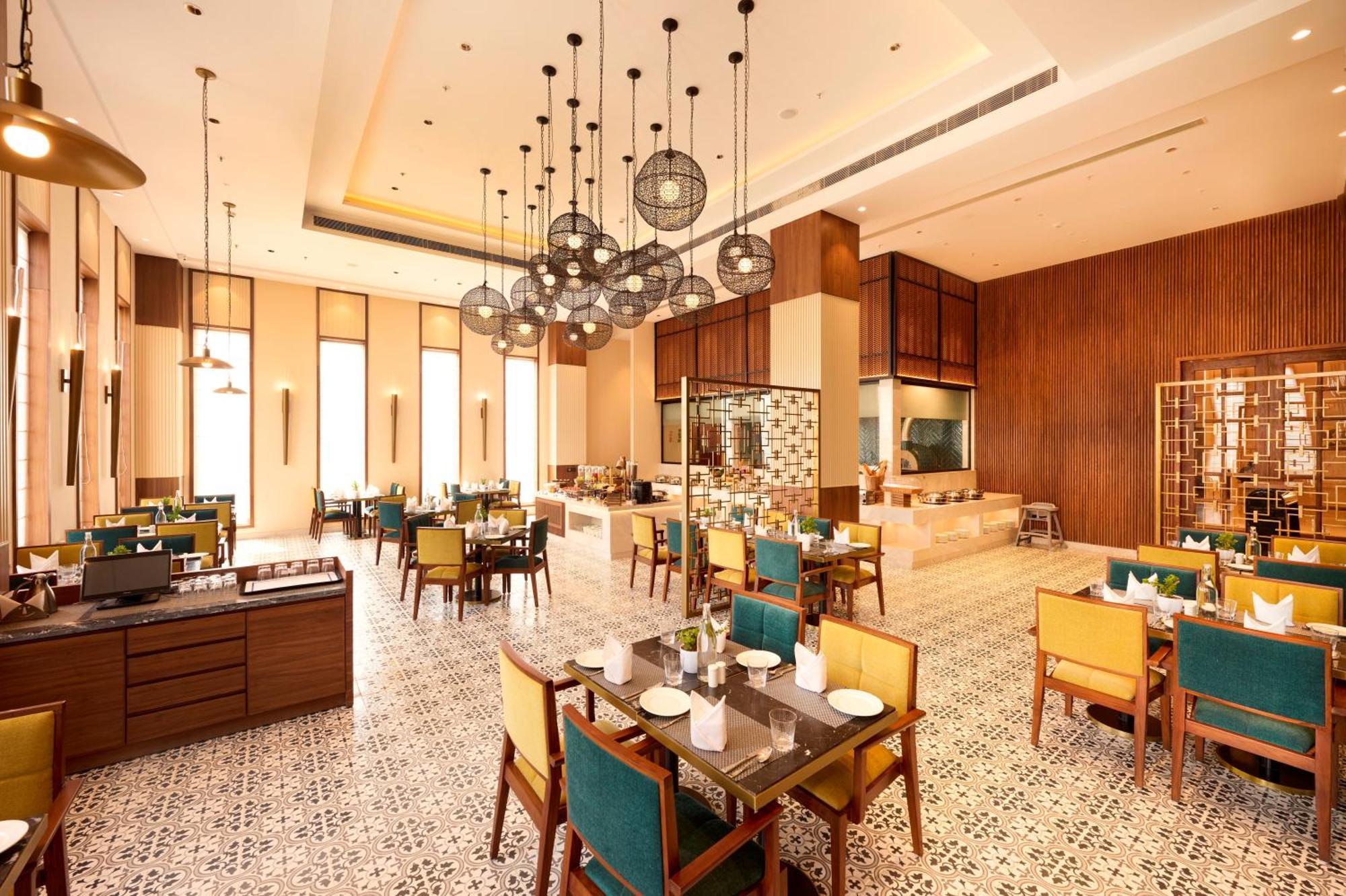 גורגאון Iris Sarovar Portico מראה חיצוני תמונה