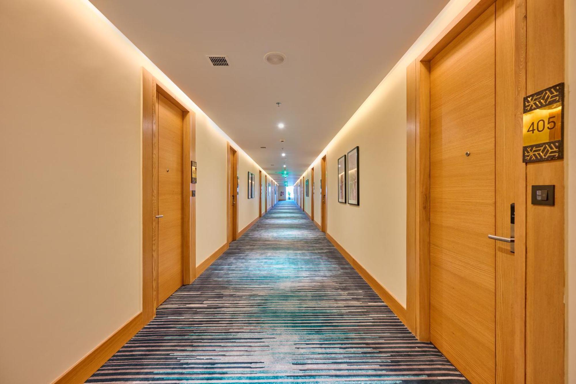 גורגאון Iris Sarovar Portico מראה חיצוני תמונה