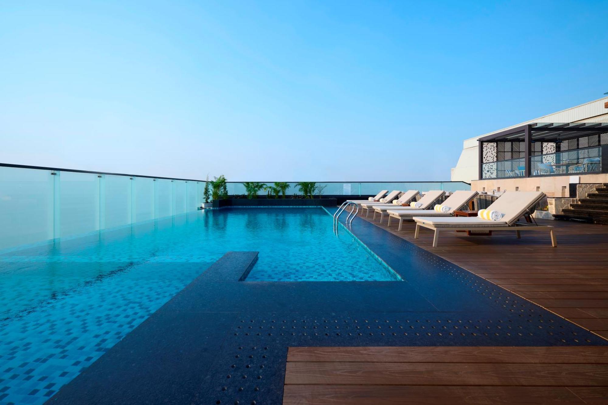 גורגאון Iris Sarovar Portico מראה חיצוני תמונה