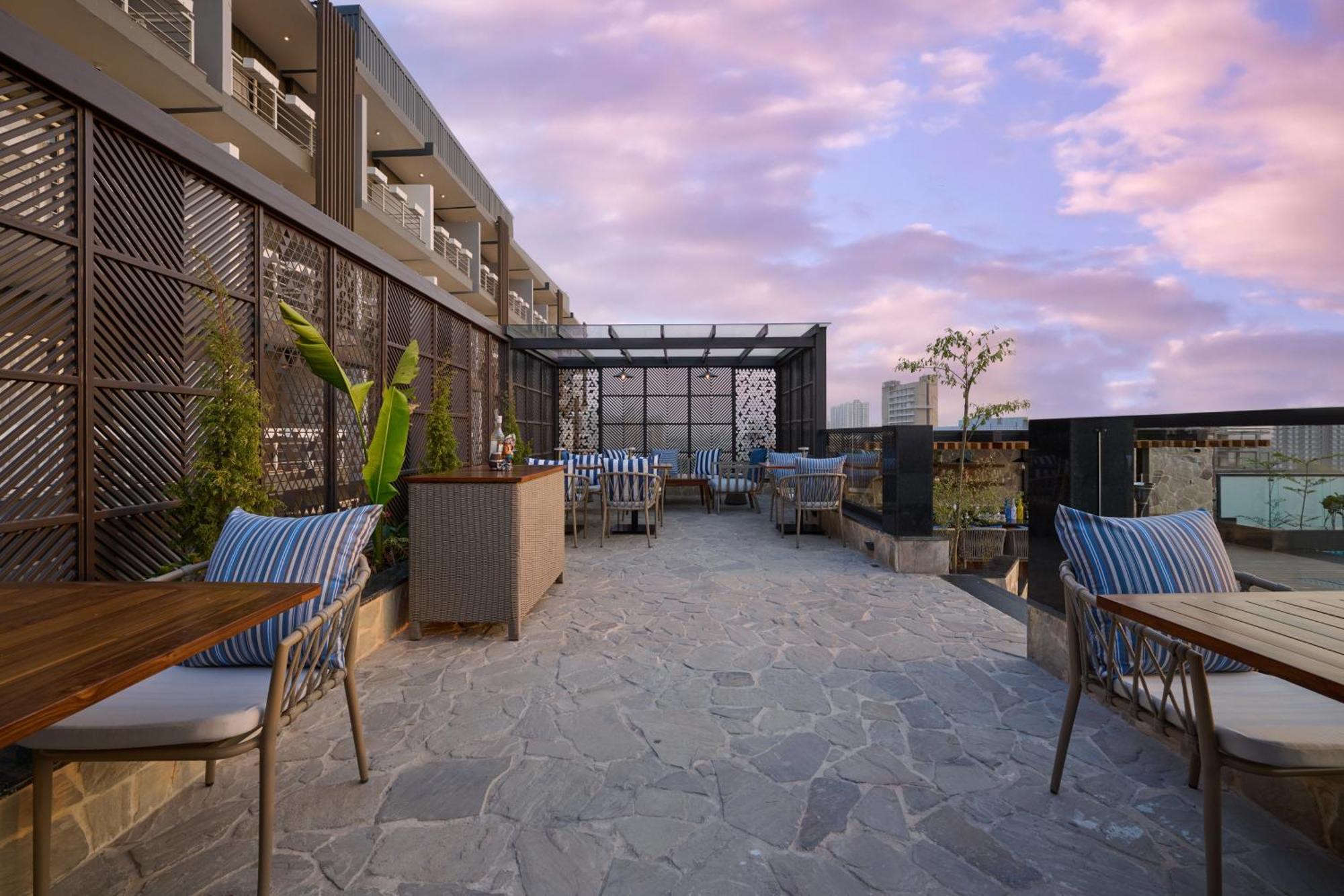 גורגאון Iris Sarovar Portico מראה חיצוני תמונה