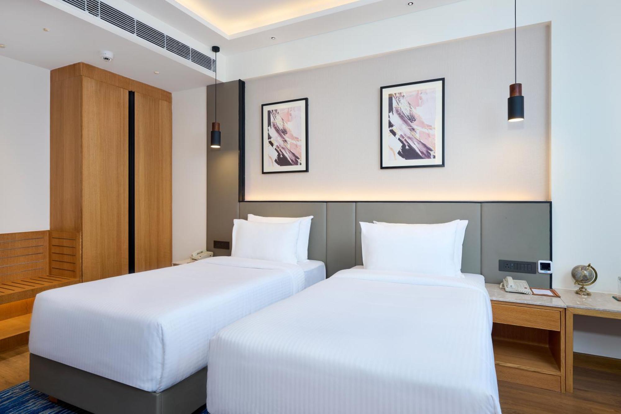 גורגאון Iris Sarovar Portico מראה חיצוני תמונה
