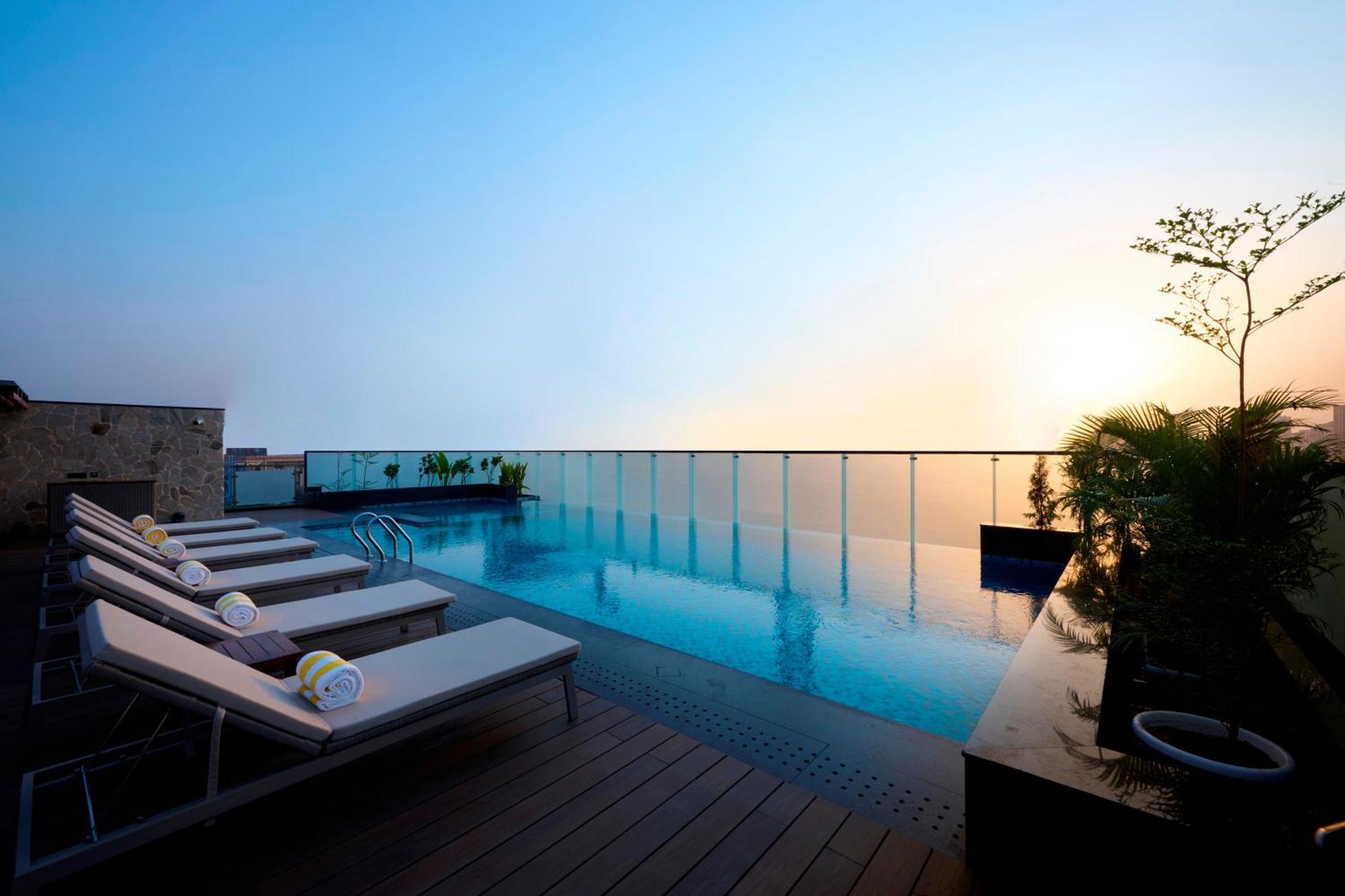 גורגאון Iris Sarovar Portico מראה חיצוני תמונה