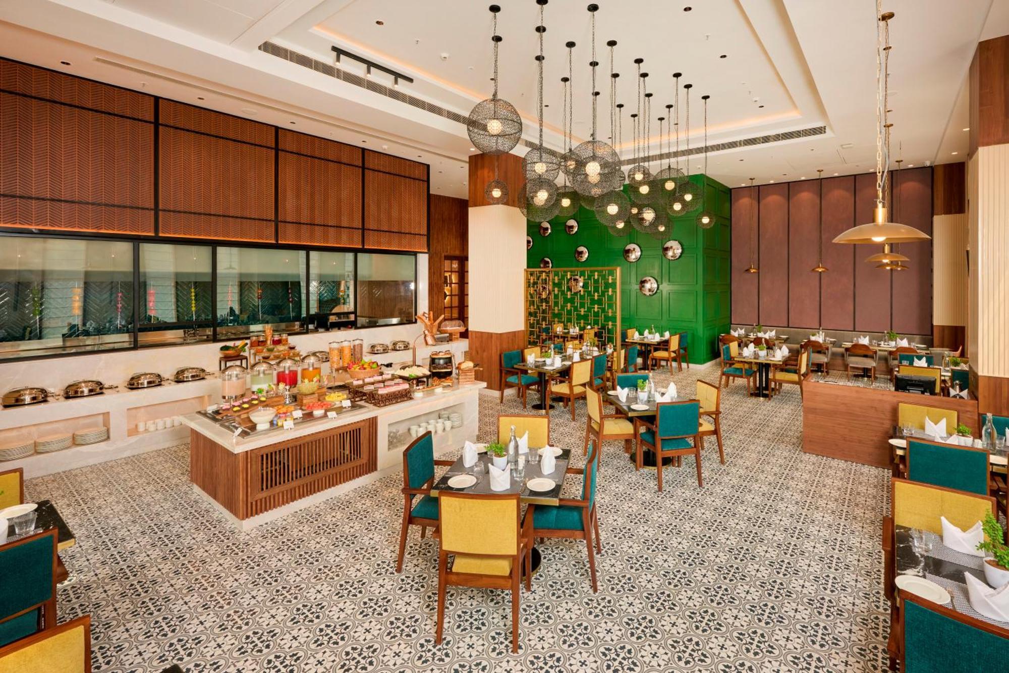 גורגאון Iris Sarovar Portico מראה חיצוני תמונה