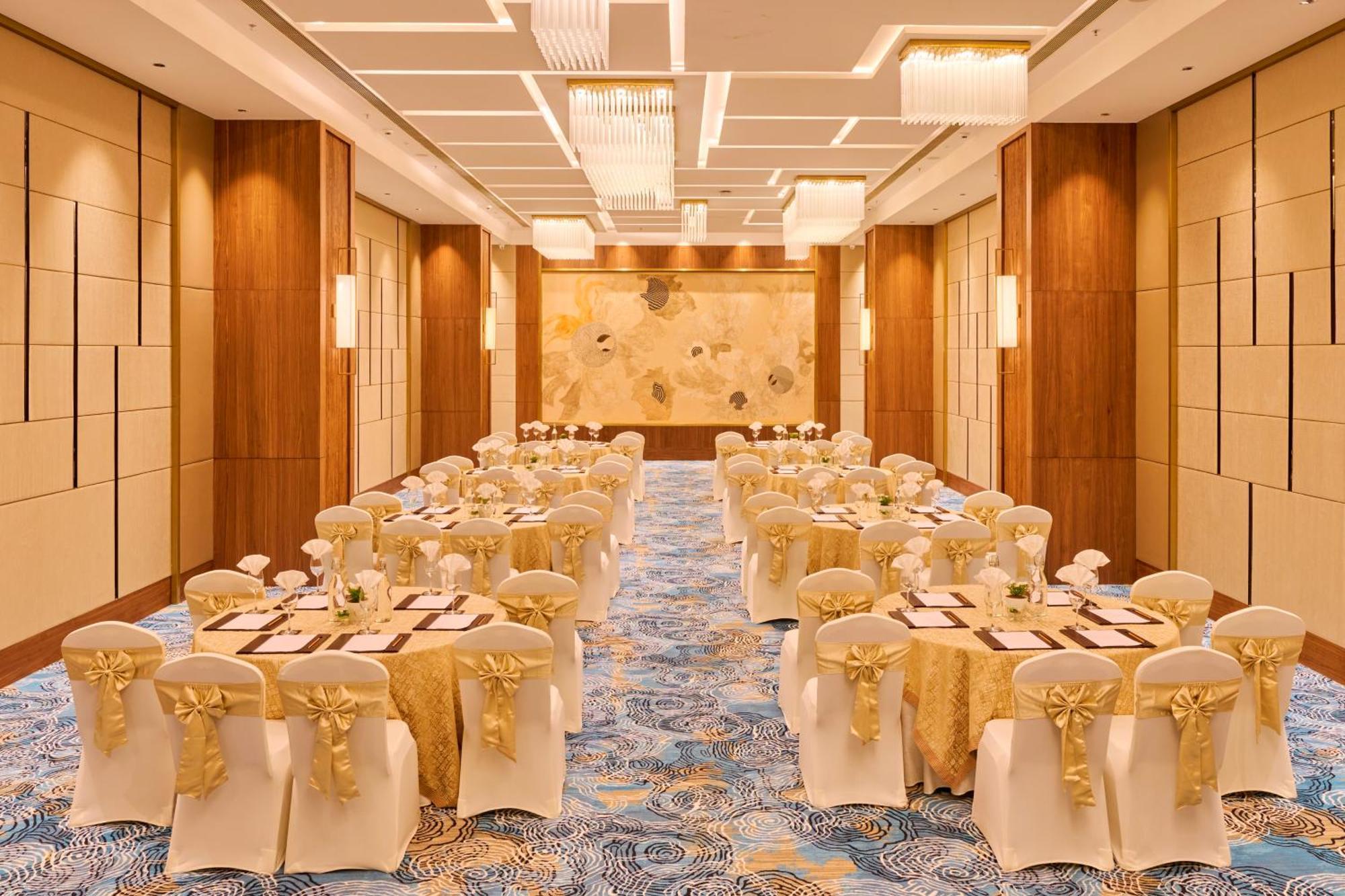 גורגאון Iris Sarovar Portico מראה חיצוני תמונה